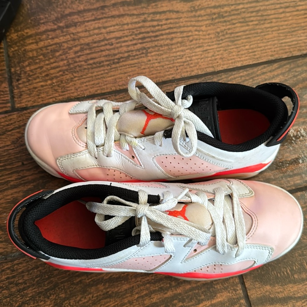 Unisex Jordans size 5.5